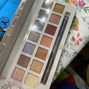 Carly bybel brand new eyeshadow palette